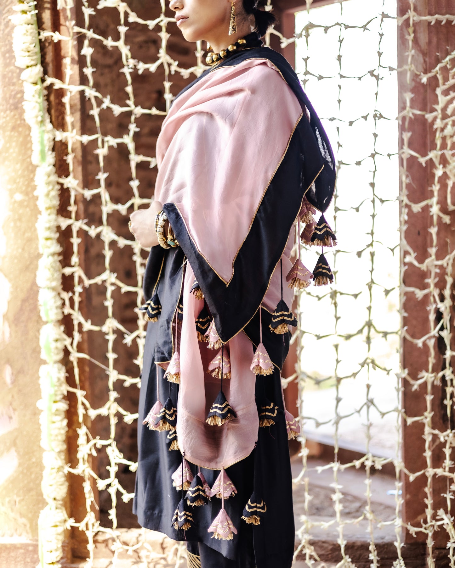 Noor- Black