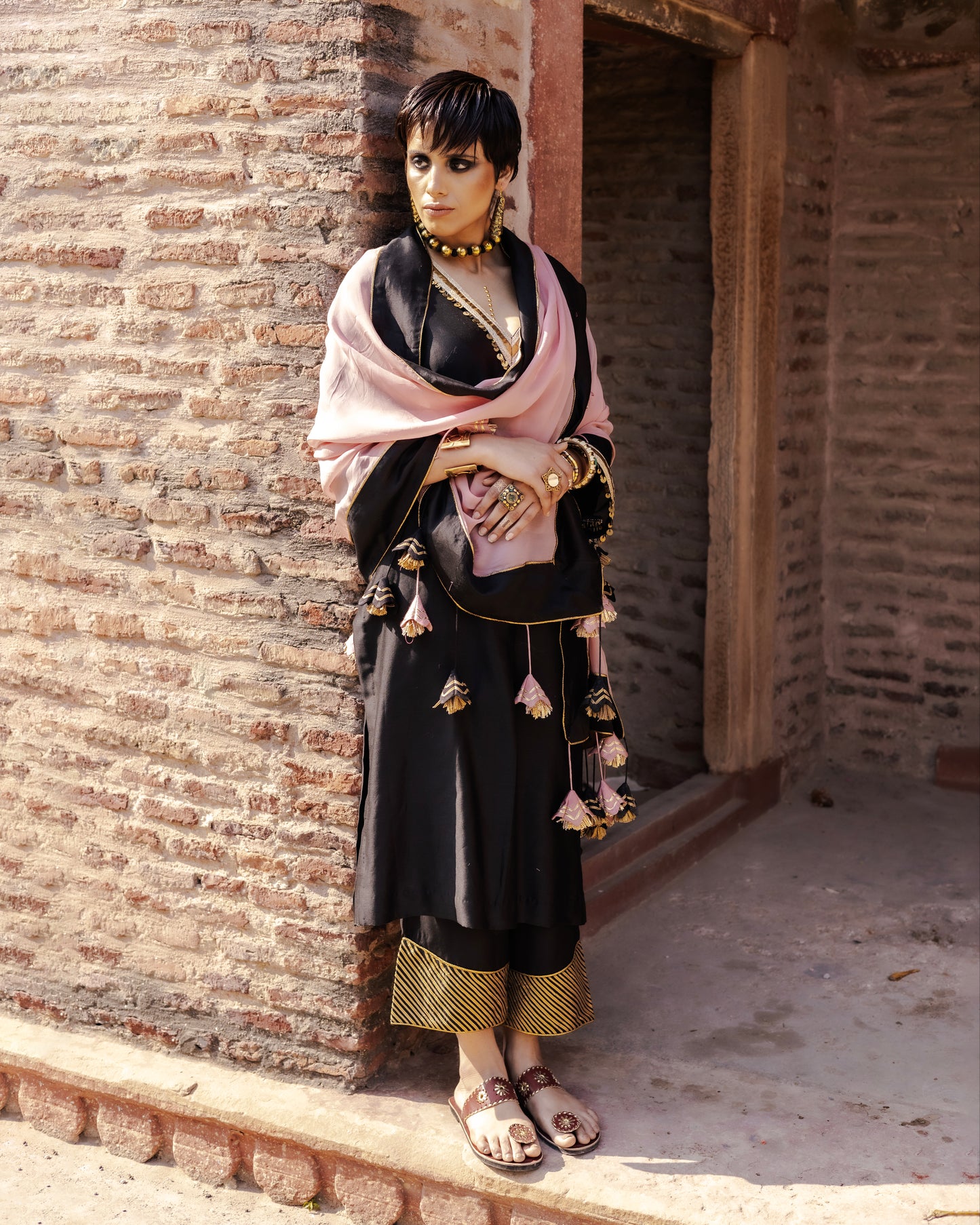 Noor- Black